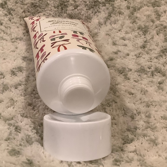 Lulu Blushing Peony Scented Luxury Body Butter with Pink Red Green Bows NWT 8 oz - Picture 8 of 14